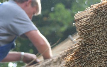 professional Weethley Gate thatchers